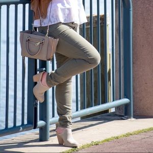 ✨3 for $20✨ Belted Green Stretch Dress Pants